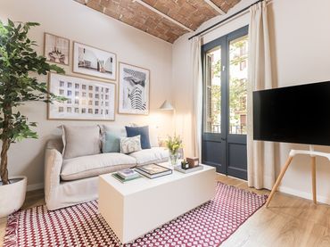 Apartment with balcony to rent in Eixample