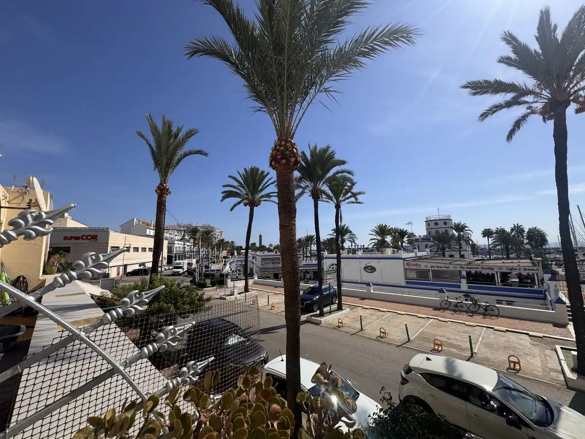 Außenansicht von Wohnungen zur Miete in Estepona Pueblo