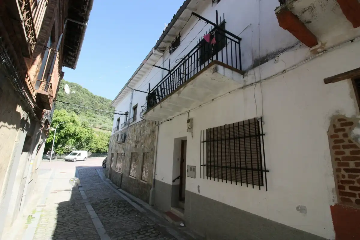 Vista exterior de Casa o chalet en venta en Santa Cruz del Valle con Amueblado y Balcón