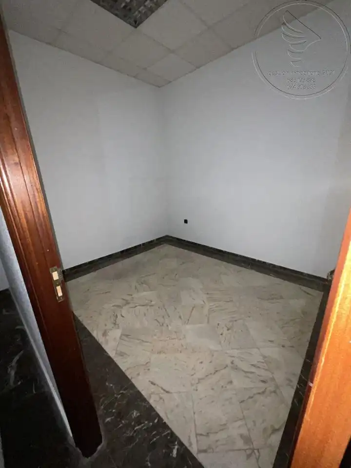 Büro zum Verkauf in Linares mit Klimaanlage