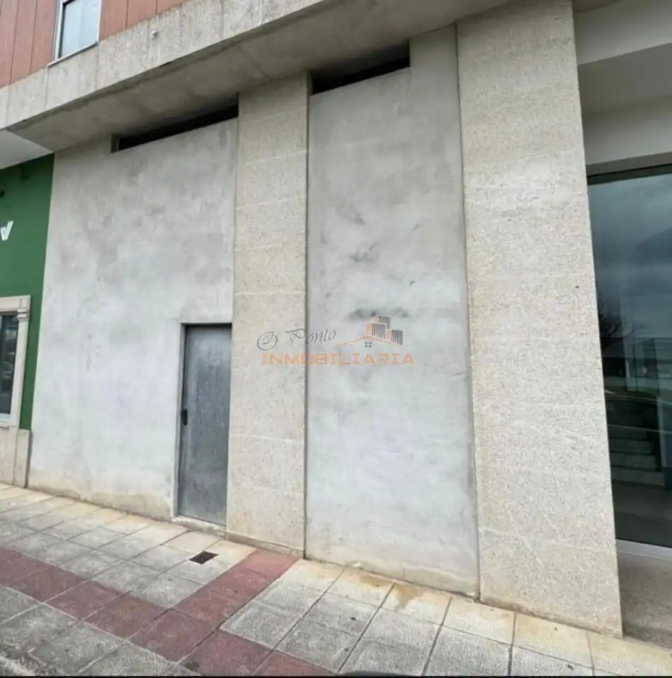 Locale commerciale in affitto a A Gándara