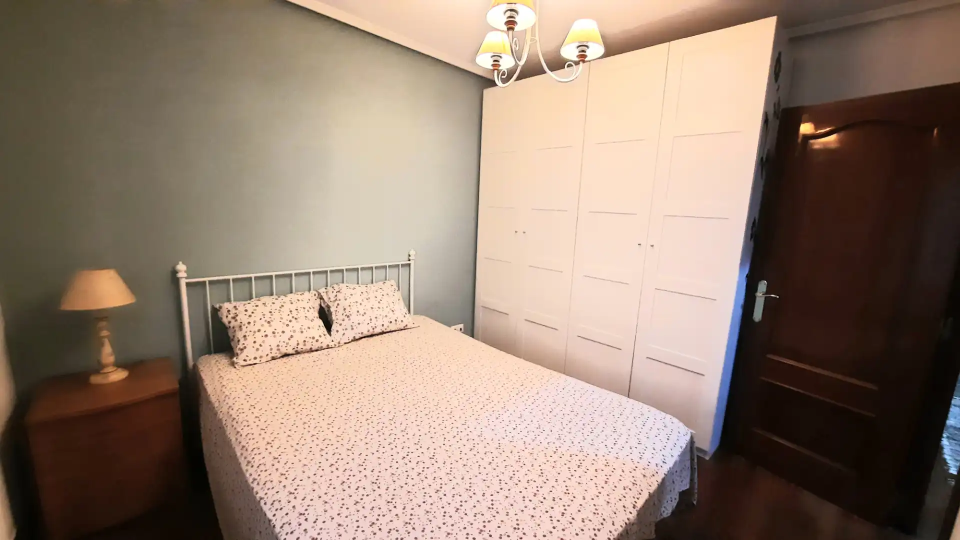 Dormitori de Apartament en venda en Barakaldo  amb Calefacció, Parquet i Moblat