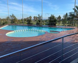 Piscina de Apartament de lloguer en La Manga del Mar Menor amb Aire condicionat i Terrassa