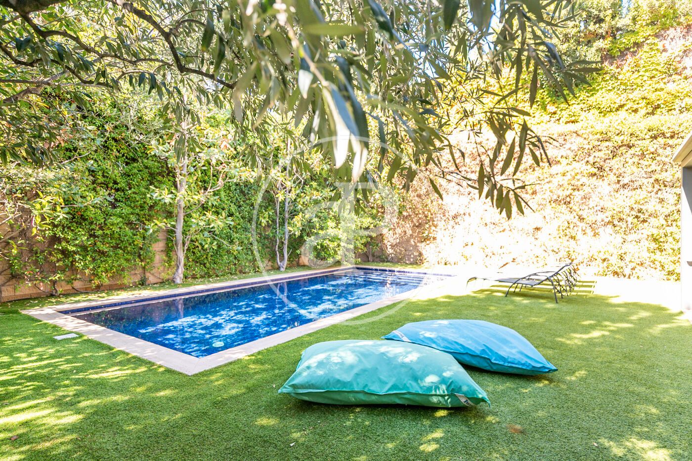Swimming pool of House or chalet for sale in  Barcelona Capital  with Air Conditioner, Heating and Private garden