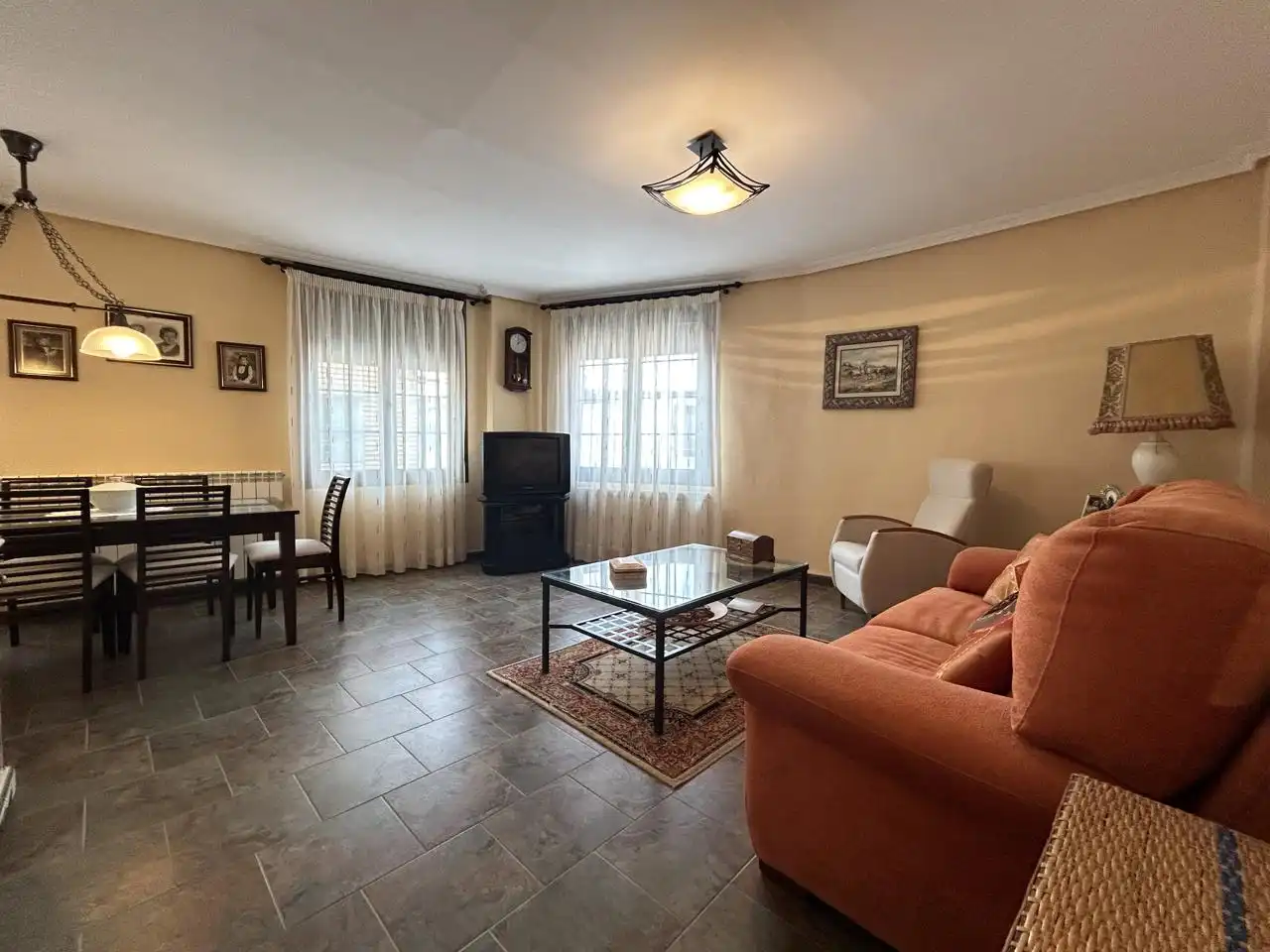 Sala d'estar de Casa o xalet en venda en Novallas amb Terrassa
