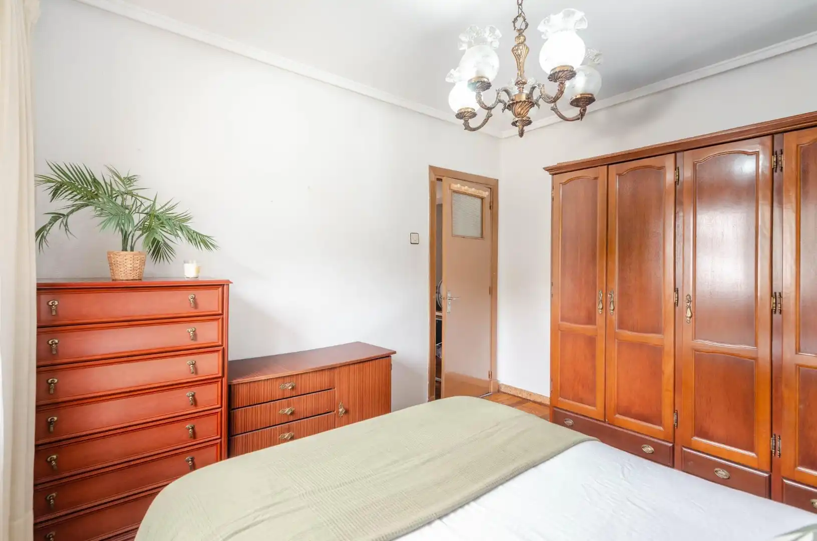 Dormitori de Casa o xalet en venda en Oviedo  amb Calefacció, Jardí privat i Terrassa