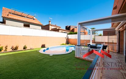 Jardí de Casa o xalet en venda en Viladecans amb Aire condicionat, Terrassa i Piscina