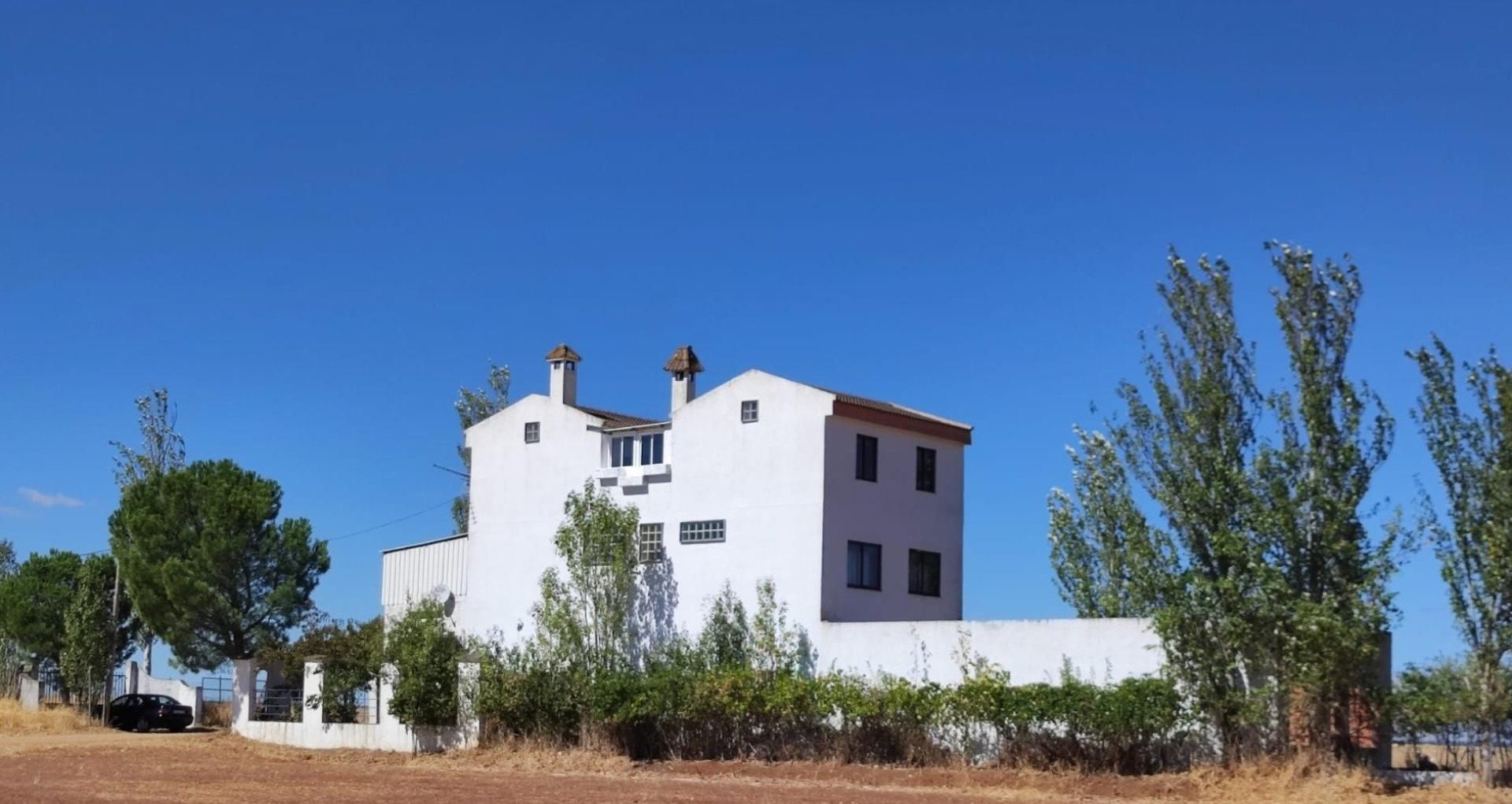 Exterior view of Country house for sale in Castellanos de Villiquera  with Heating
