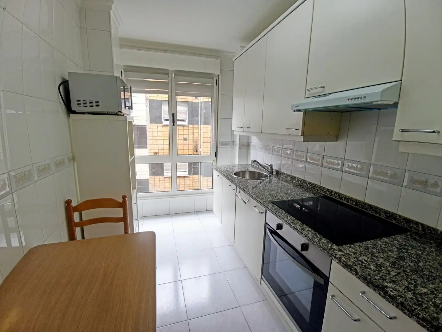 Cocina de Piso de alquiler en Gijón  con Calefacción, Amueblado y Horno