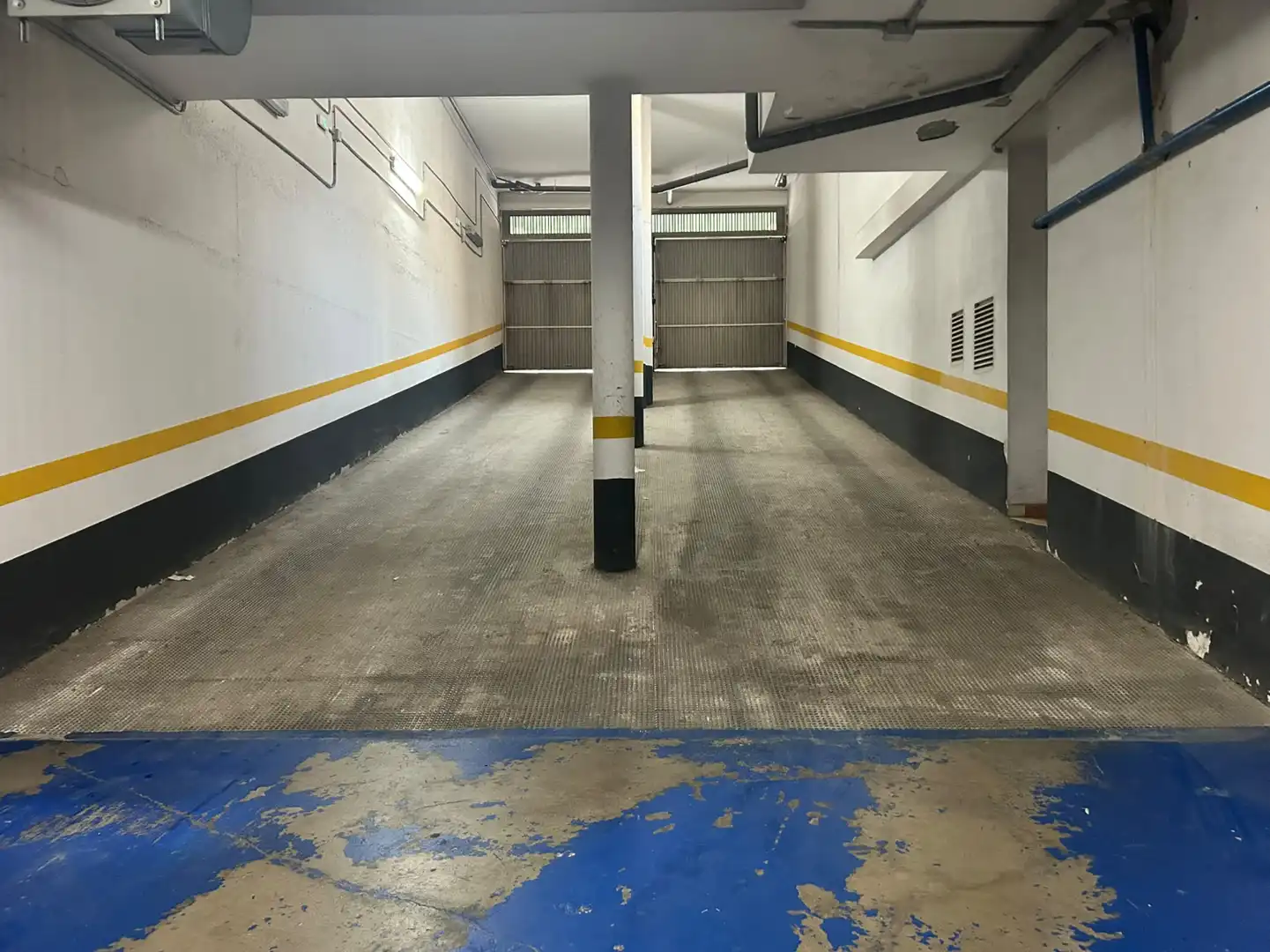 Parking of Flat for sale in Silla  with Air Conditioner, Storage room and Swimming Pool