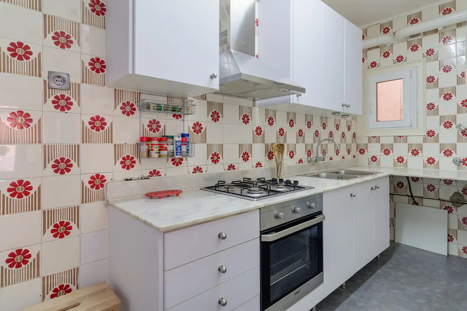 Cocina de Piso en venta en Pineda de Mar con Calefacción, Balcón y Piscina comunitaria