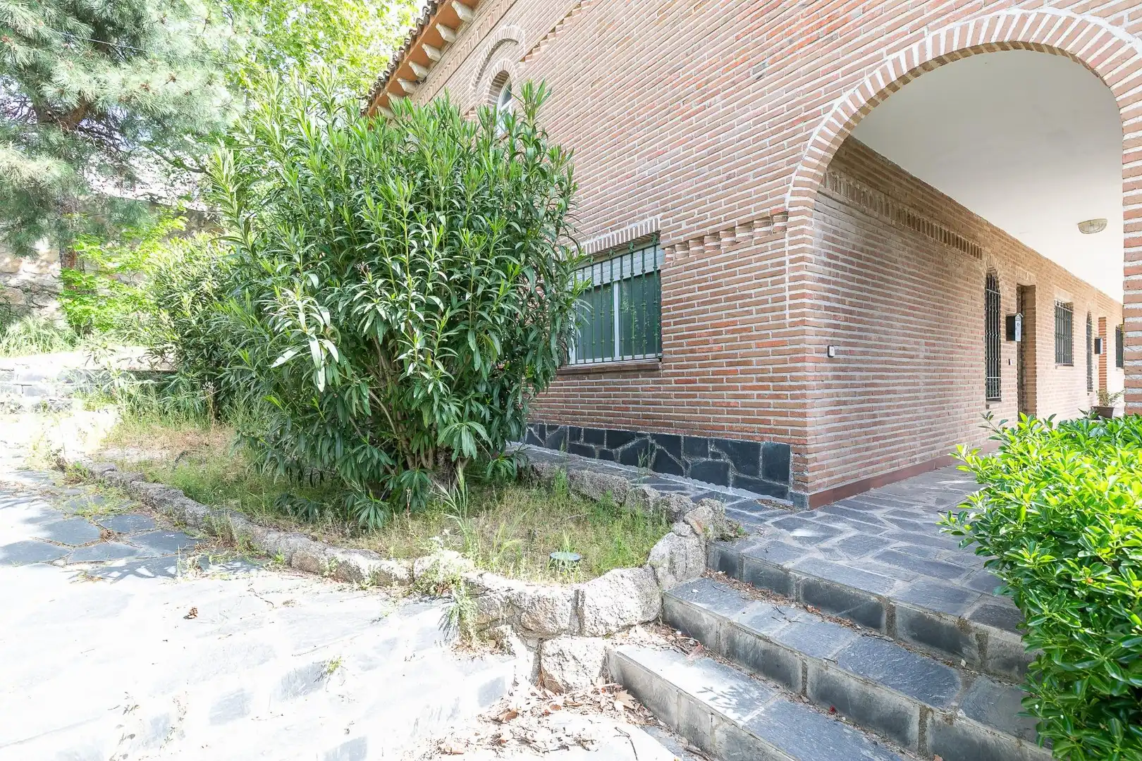 Vista exterior de Casa o xalet en venda en Manzanares El Real amb Calefacció i Terrassa