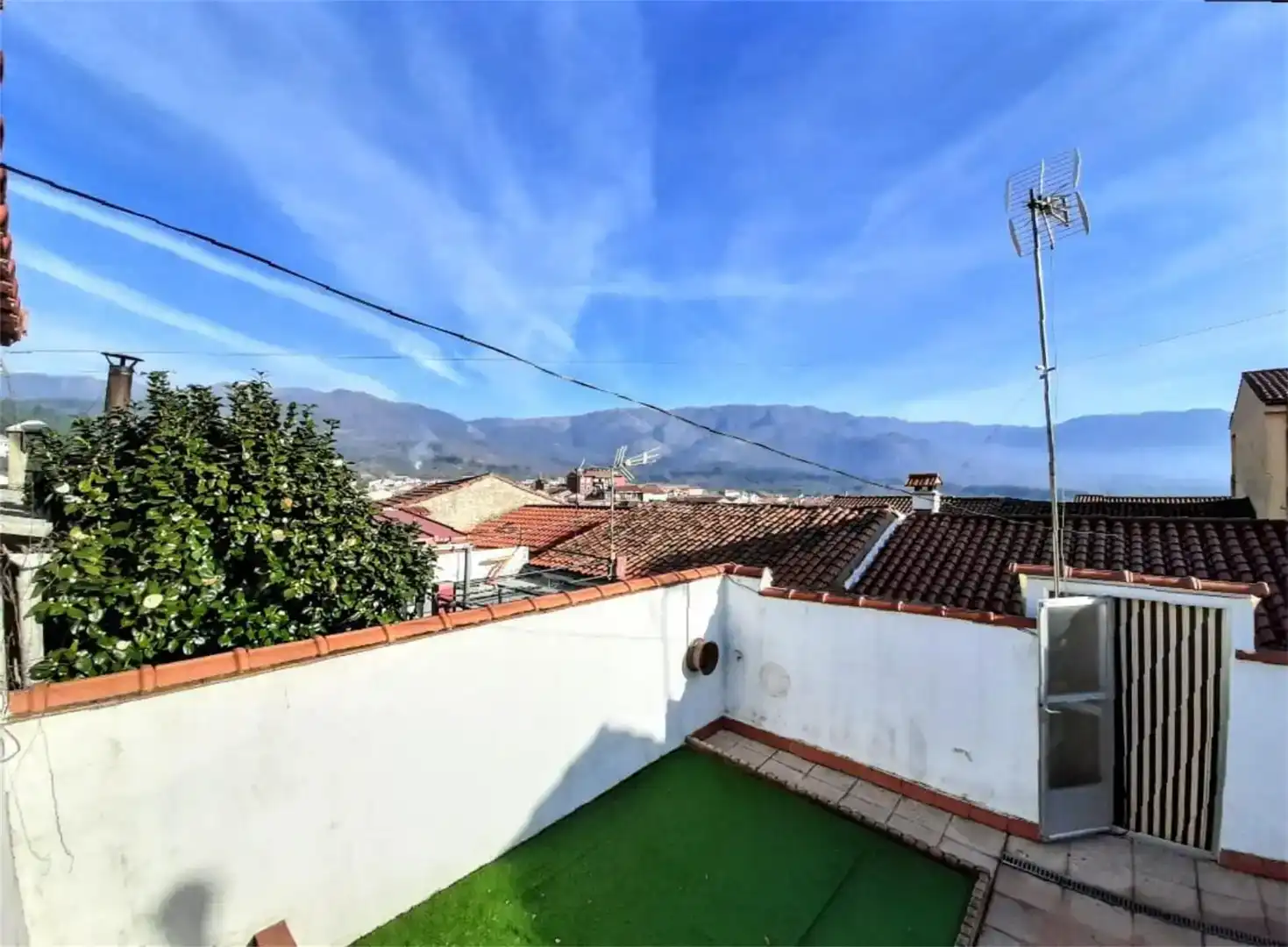 Vista exterior de Planta baja en venta en Valverde del Fresno con Aire acondicionado, Trastero y Amueblado