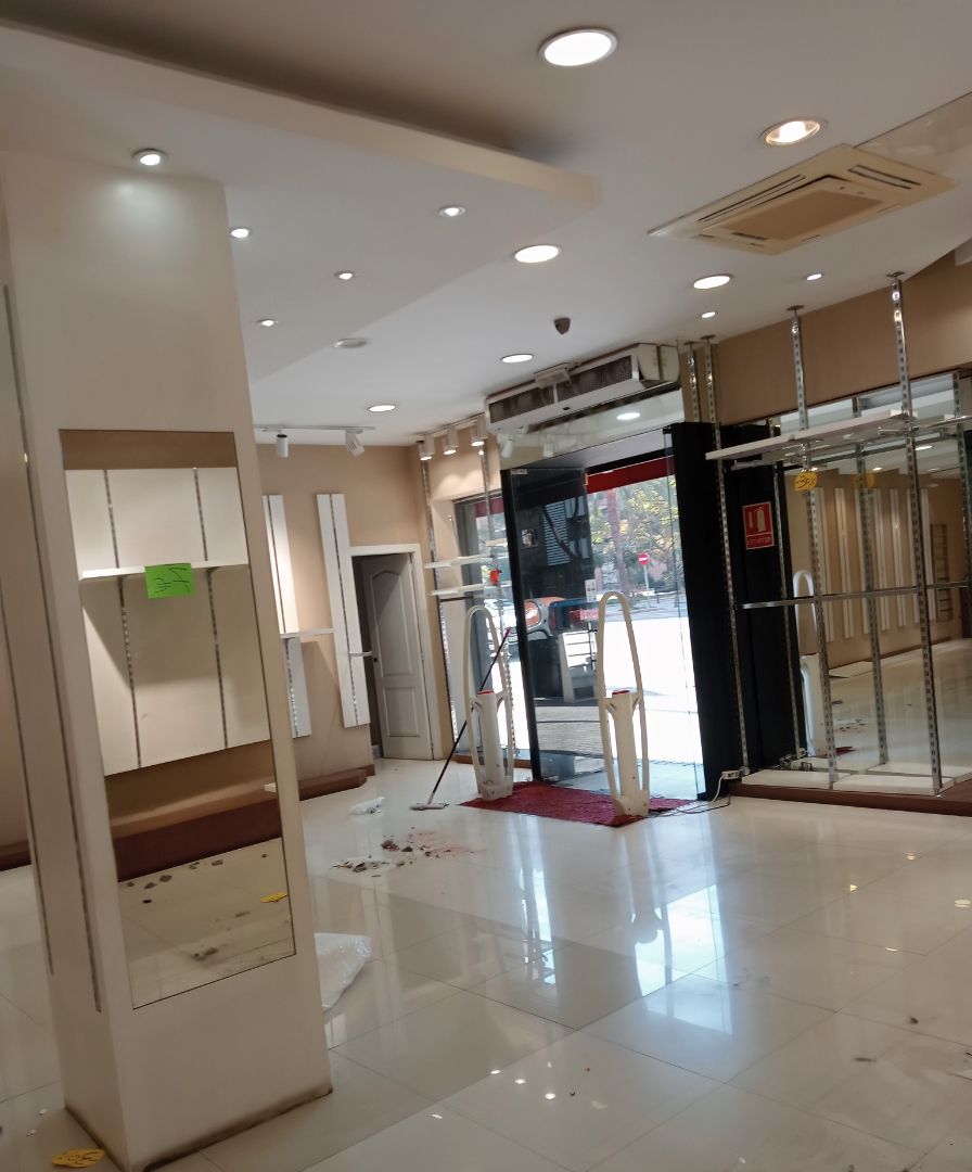 Premises to rent in  Valencia Capital  with Air Conditioner