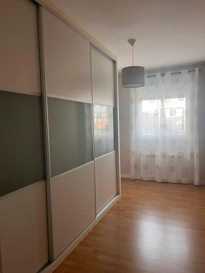 Schlafzimmer von Wohnung zur Miete in Cáceres mit Klimaanlage, Heizung und Möbliert