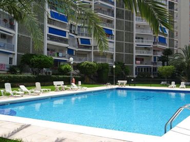 Flat with pool for sale in Calle Londres