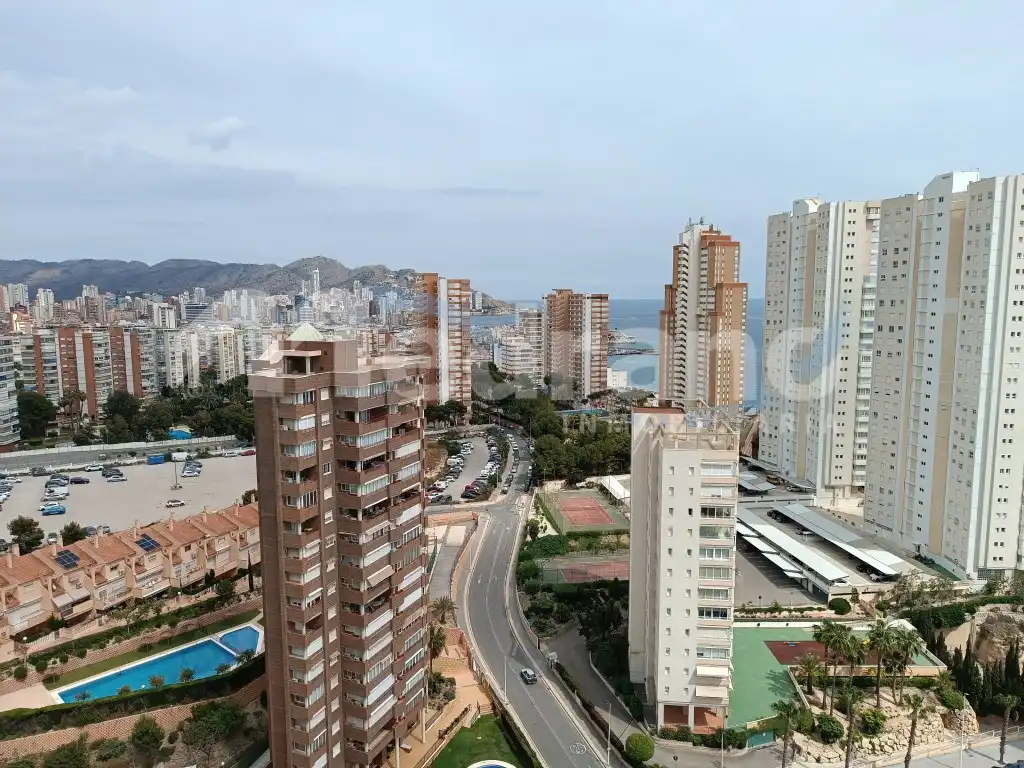 Vista exterior de Piso en venta en Benidorm con Jardín privado, Piscina y Amueblado