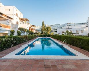 Piscina de Pis en venda en Marbella amb Aire condicionat, Jardí privat i Terrassa