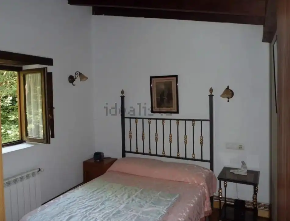 Dormitori de Casa o xalet en venda en Pesaguero amb Calefacció, Terrassa i Moblat