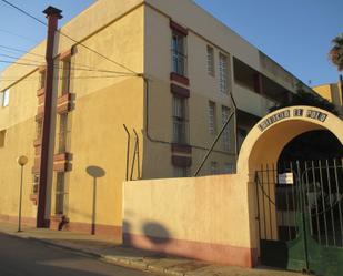 Vista exterior de Pis en venda en San Roque amb Piscina