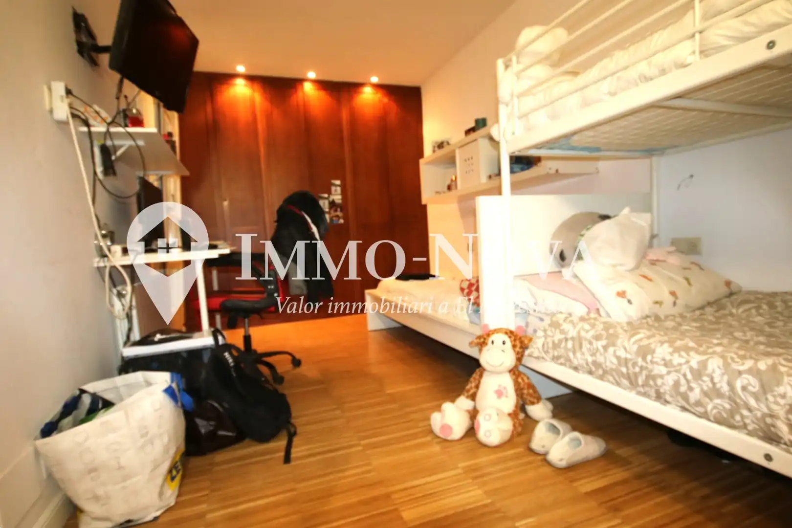 Schlafzimmer von Einfamilien-Reihenhaus zum Verkauf in Mataró mit Klimaanlage, Heizung und Parkett