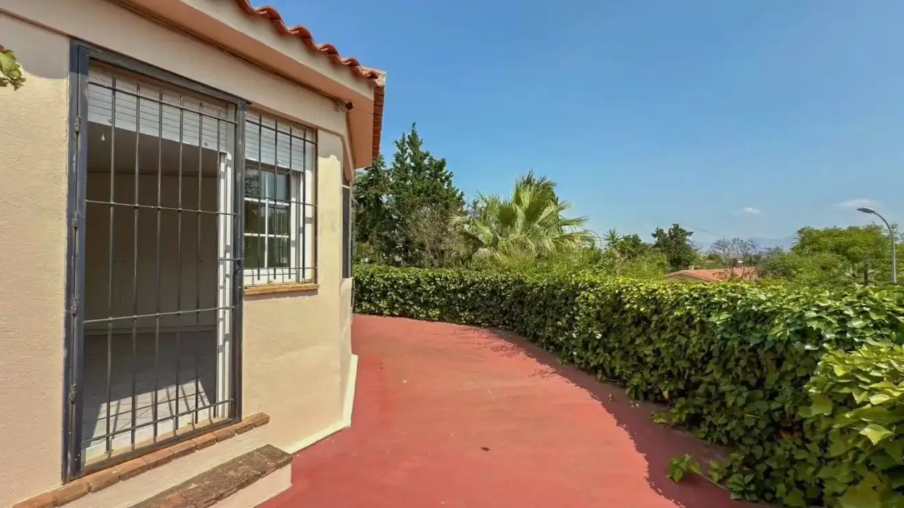 Jardí de Casa o xalet en venda en Alicante / Alacant amb Aire condicionat, Calefacció i Jardí privat