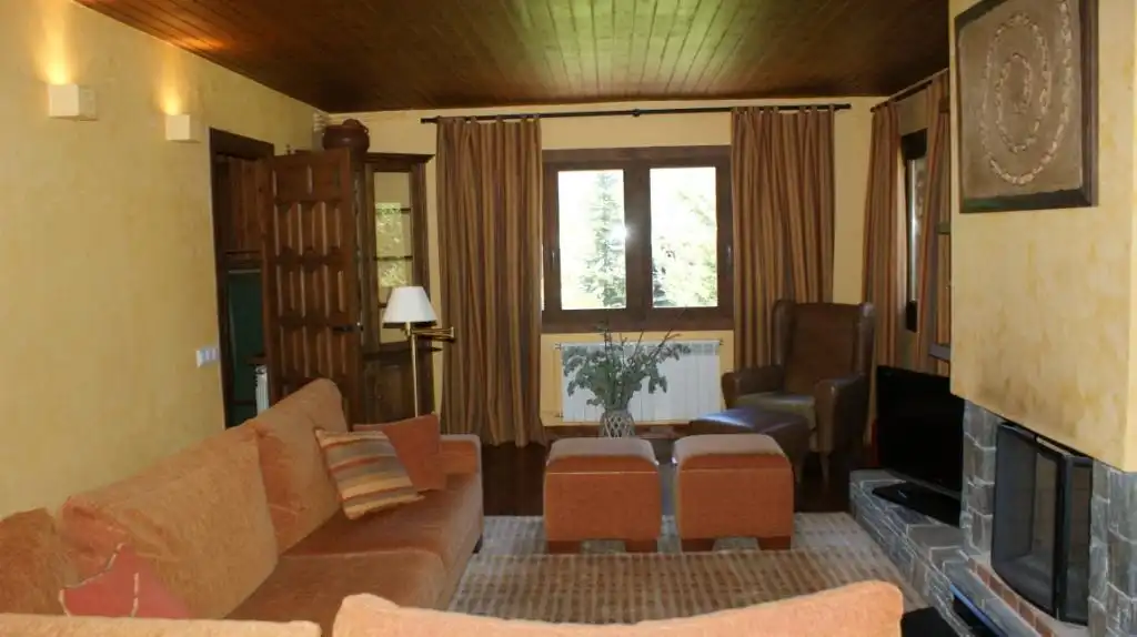 Sala de estar de Casa adosada de alquiler en Urús con Calefacción, Parquet y Terraza