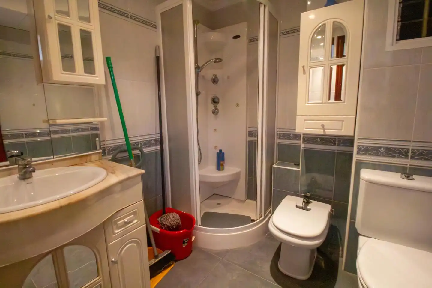 Bathroom of Flat for rent in Valencia  with Air Conditioner and Furnished
