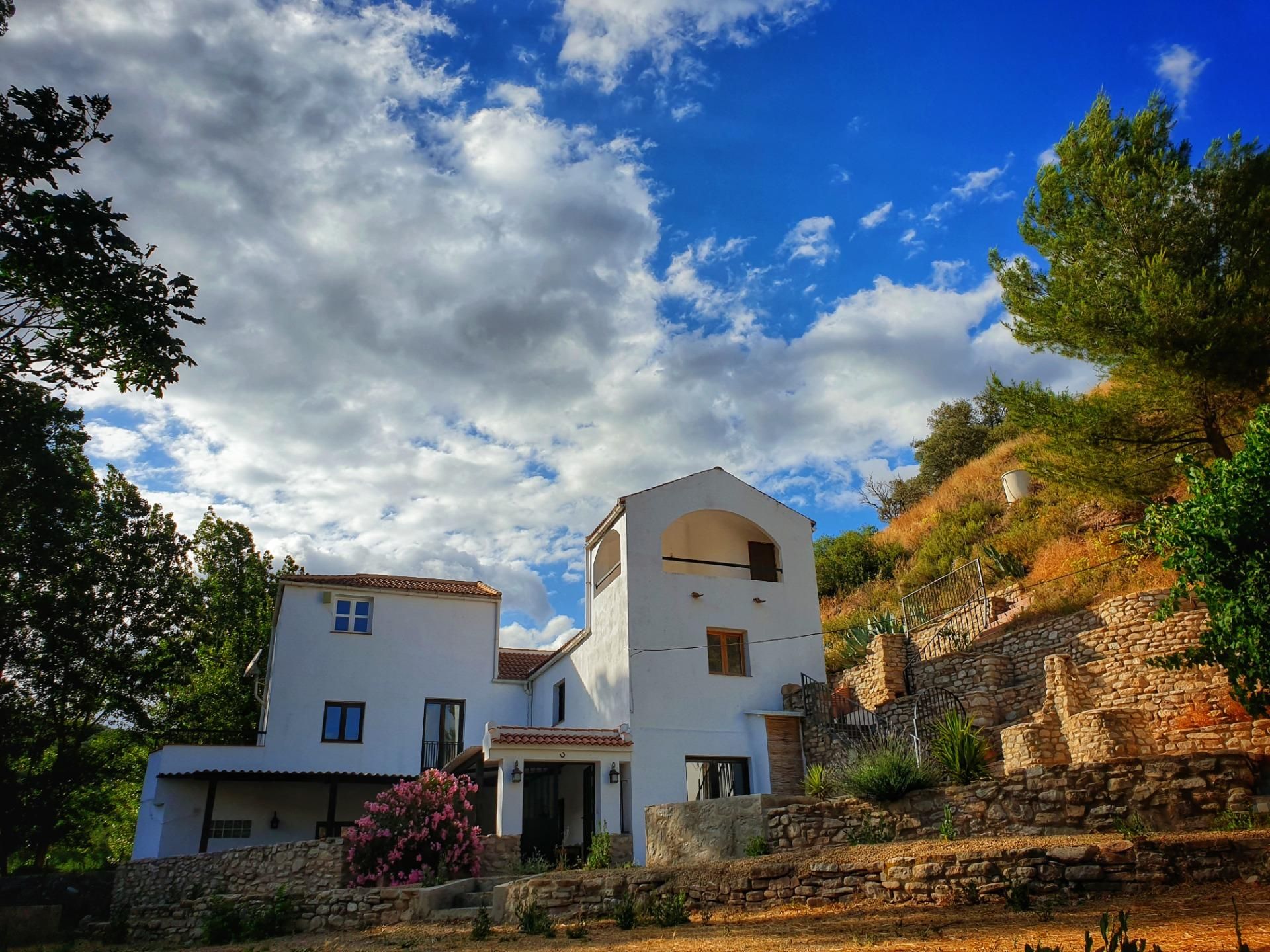 Vista exterior de Finca rústica en venda en Huétor Tájar amb Calefacció, Terrassa i Traster