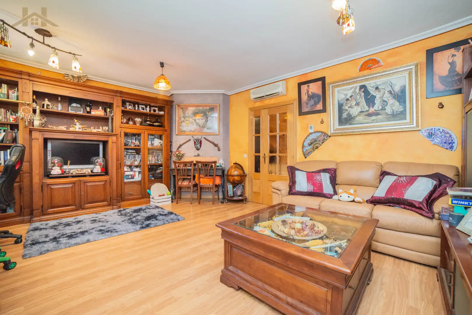 Sala d'estar de Casa adosada en venda en Valdemoro amb Calefacció, Jardí privat i Parquet