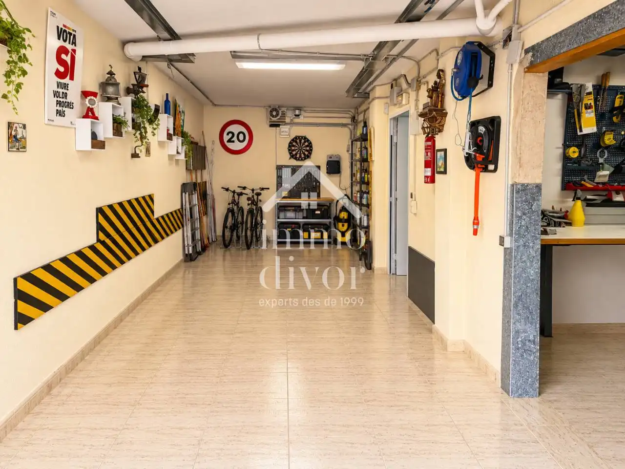 Aparcament de Casa adosada en venda en Creixell amb Aire condicionat, Calefacció i Jardí privat
