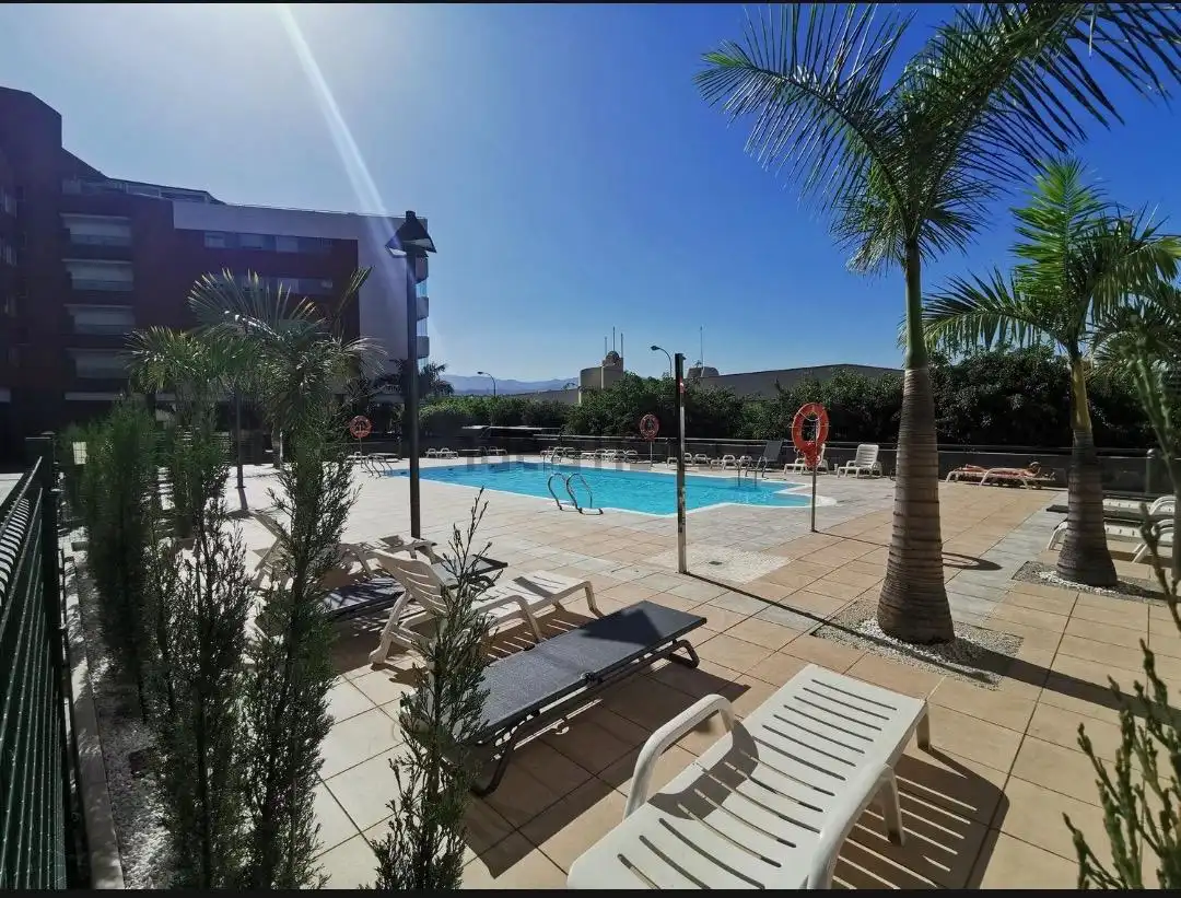 Piscina de Pis en venda en Las Palmas de Gran Canaria amb Terrassa, Traster i Piscina comunitària
