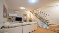 Sala d'estar de Casa o xalet en venda en Agüimes amb Aire condicionat, Terrassa i Balcó