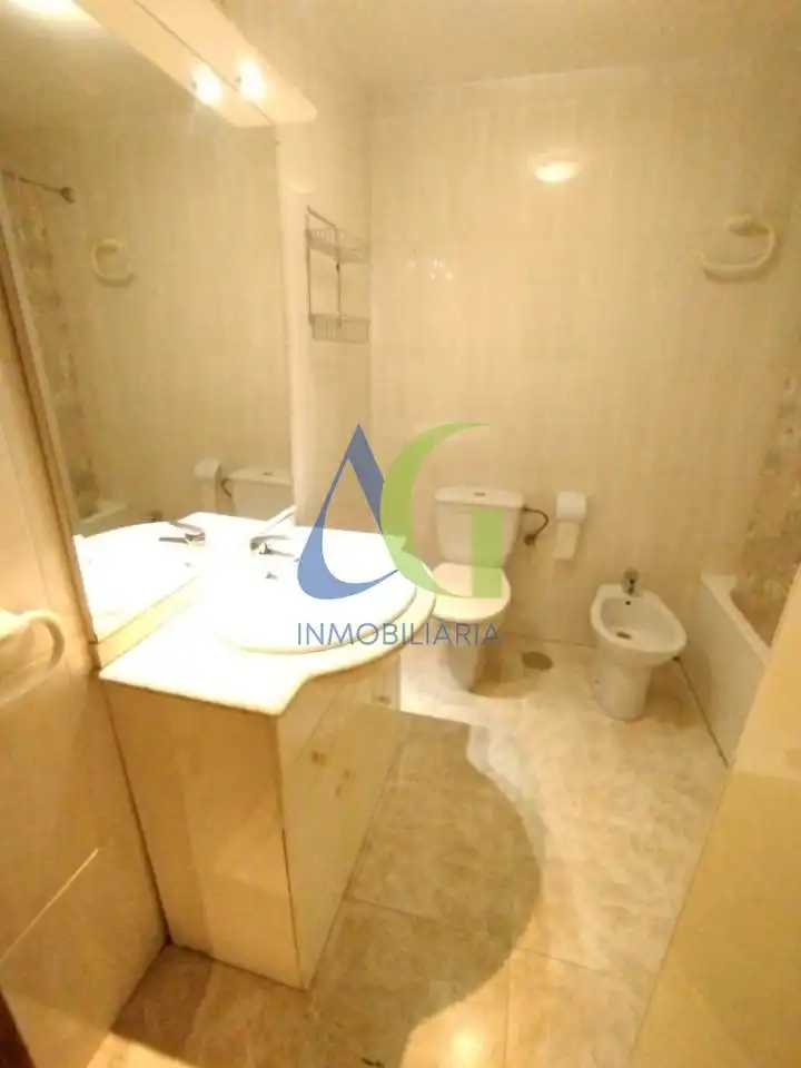 Bathroom of Apartments for rent in Villaquilambre  with Heating, Parquet flooring and Storage room