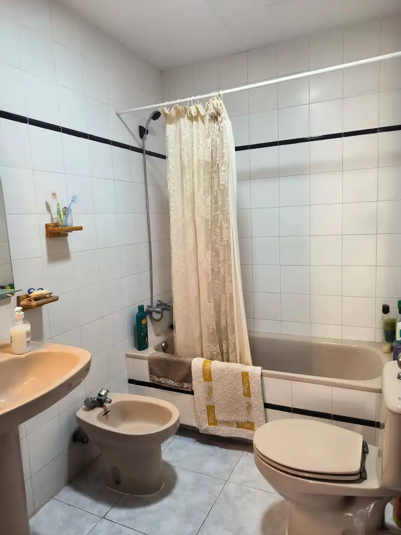 Baño de Casa adosada en venta en Orihuela con Aire acondicionado, Calefacción y Jardín privado
