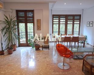 Living room of Flat for sale in  Valencia Capital  with Air Conditioner and Balcony