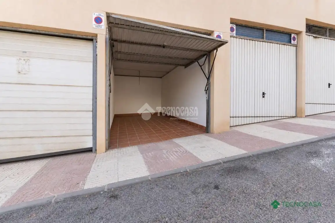 Aparcament de Pis en venda en Roquetas de Mar amb Parquet i Terrassa