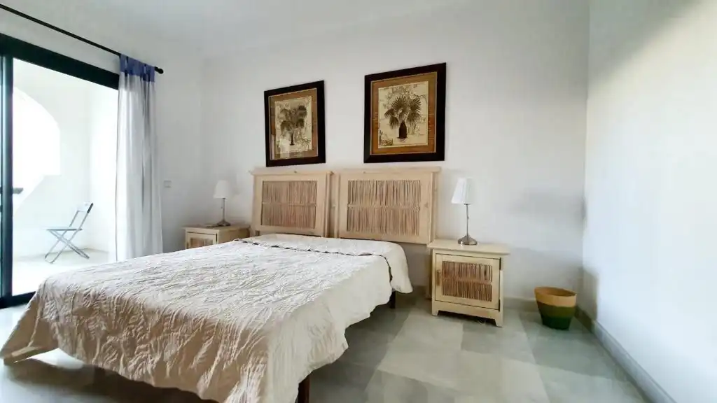 Dormitori de Apartament de lloguer en Sotogrande amb Aire condicionat, Calefacció i Terrassa