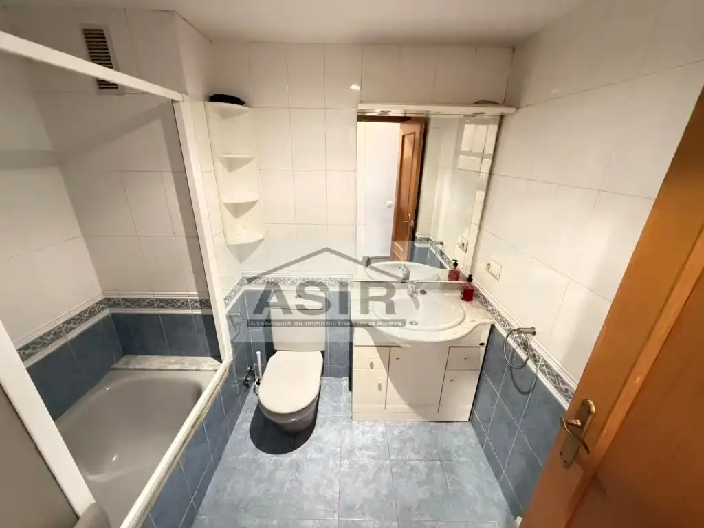 Bathroom of Study for sale in Alzira  with Air Conditioner