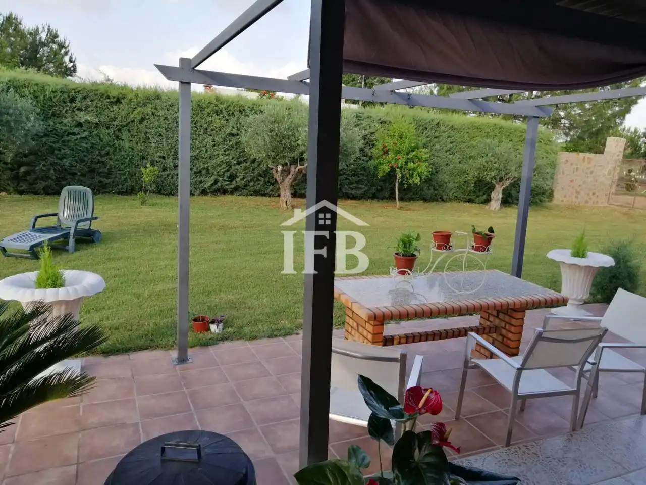 Garden of Country homes for sale in Valverde de Leganés  with Air Conditioner, Heating and Private garden