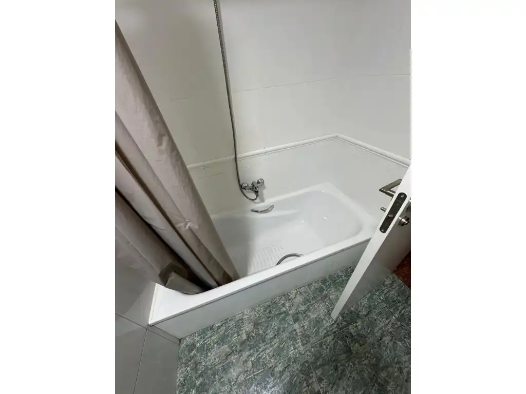 Bany de Pis de lloguer en Catarroja amb Aire condicionat, Moblat i Forn