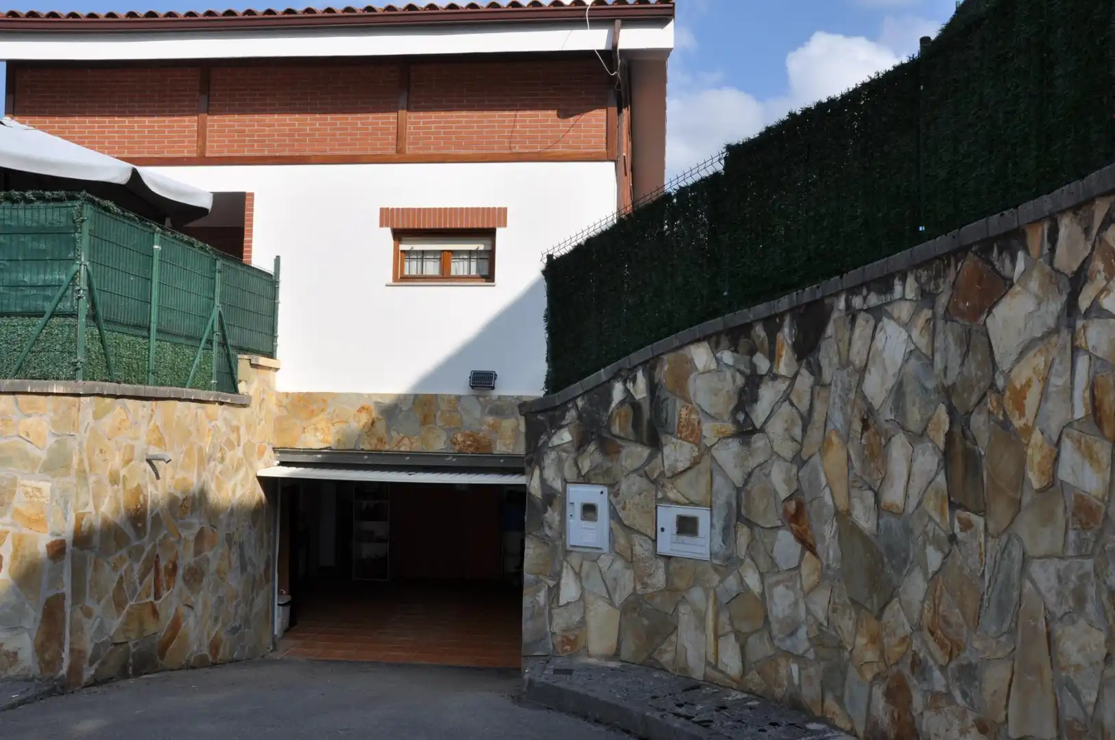 Vista exterior de Casa o chalet en venta en Castro-Urdiales con Calefacción, Jardín privado y Terraza