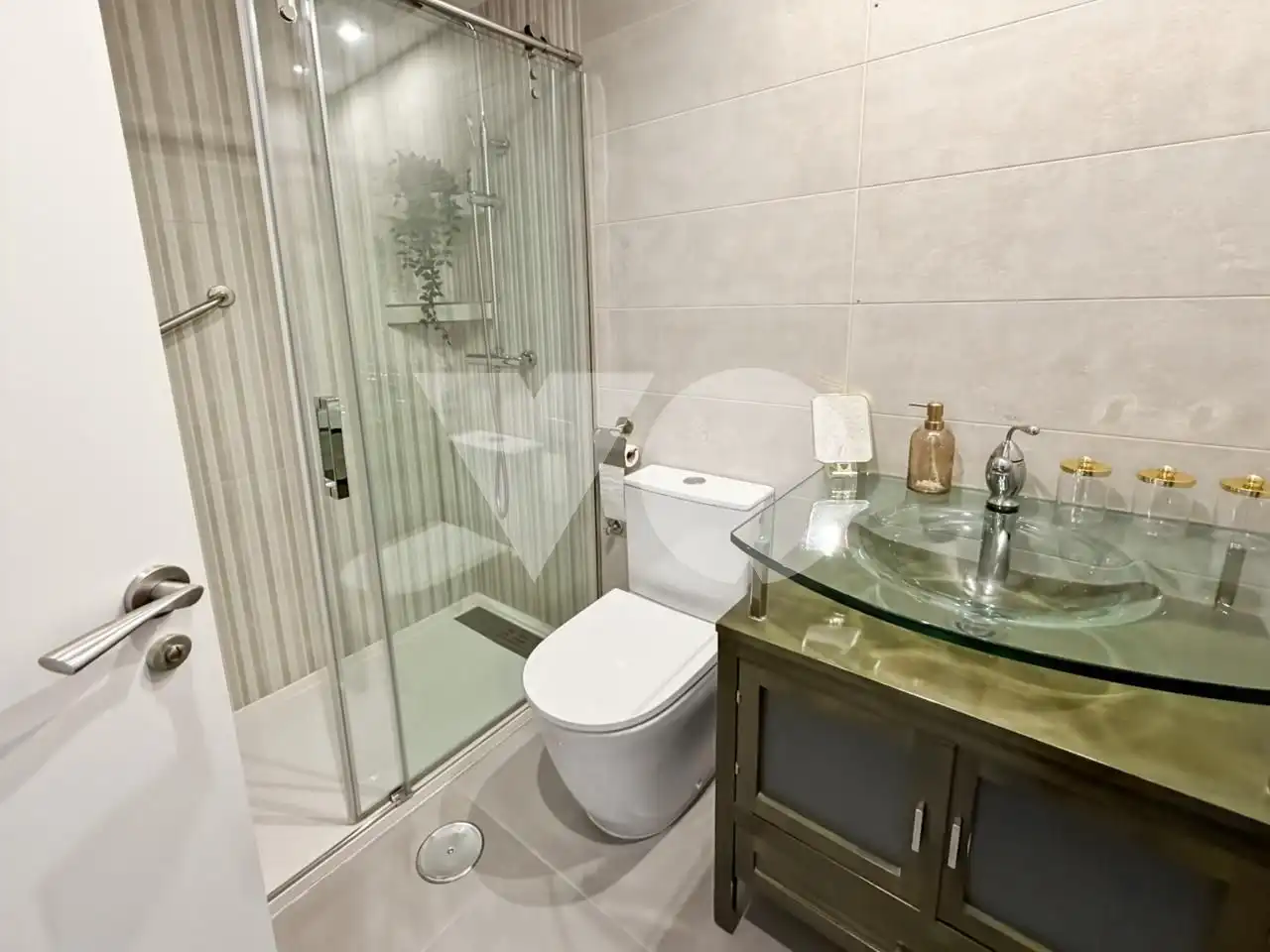 Baño de Piso en venta en Madrid con Calefacción, Parquet y Terraza