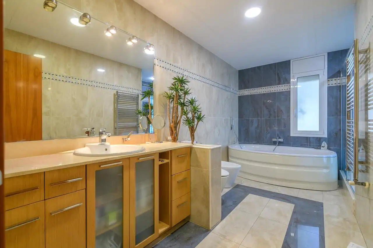Bathroom of Houses for sale in Sabadell  with Air Conditioner, Heating and Terrace