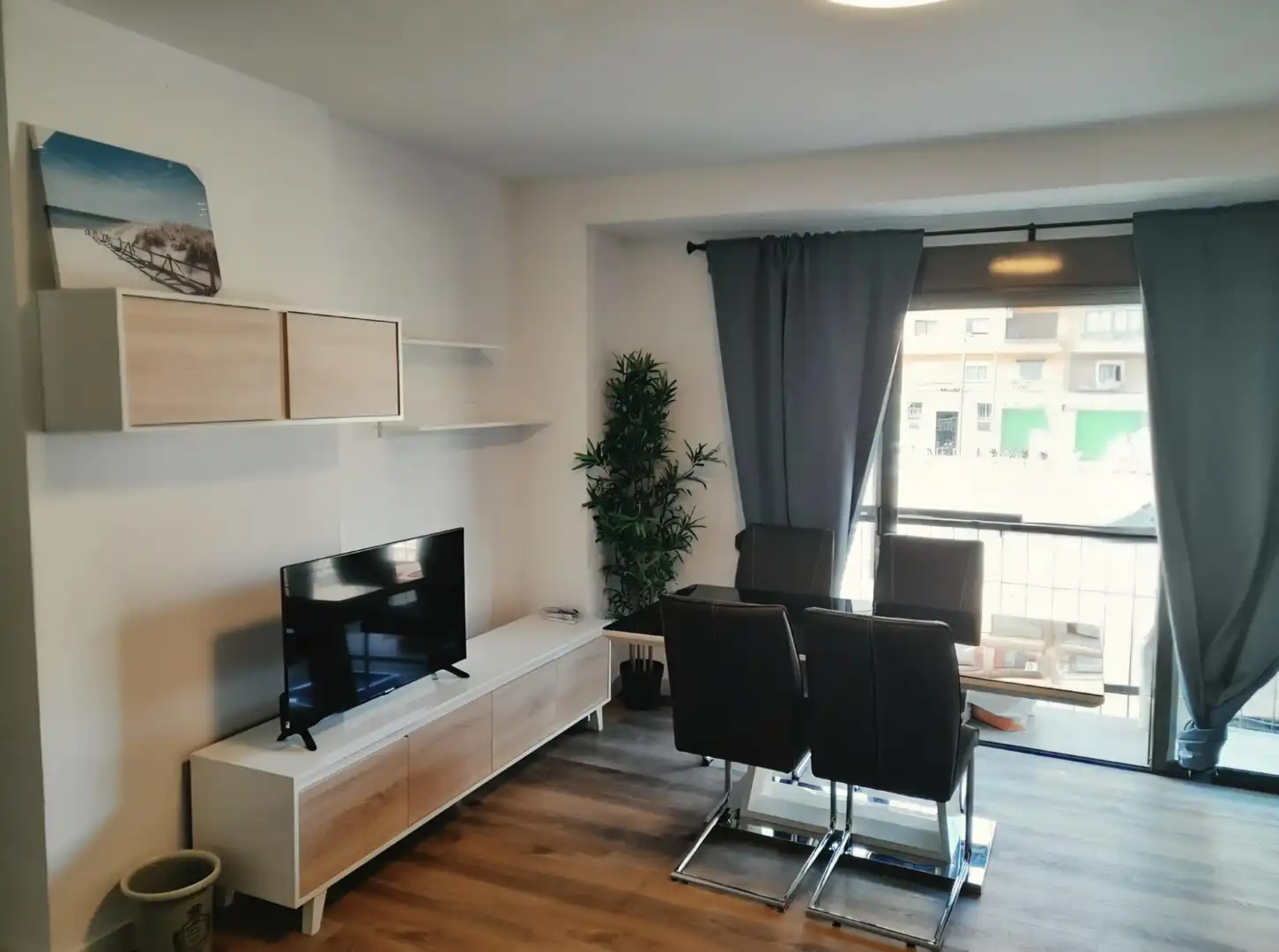 Living room of Flat for sale in Valencia  with Air Conditioner, Parquet flooring and Balcony