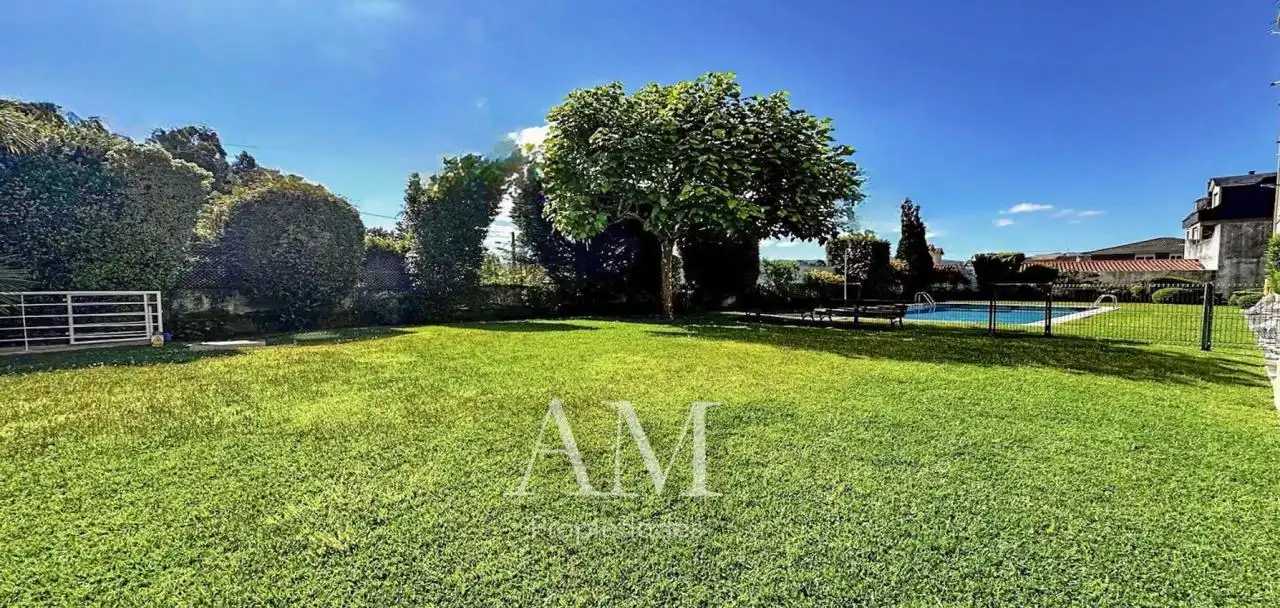 Jardín de Dúplex en venta en Nigrán con Calefacción, Terraza y Trastero