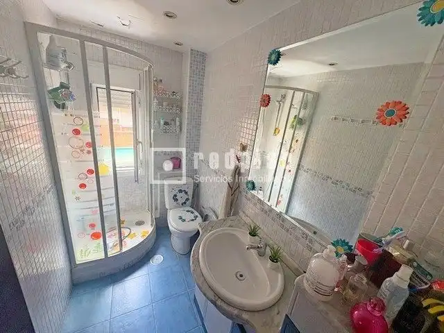 Baño de Piso en venta en Madrid con Calefacción y Jardín privado