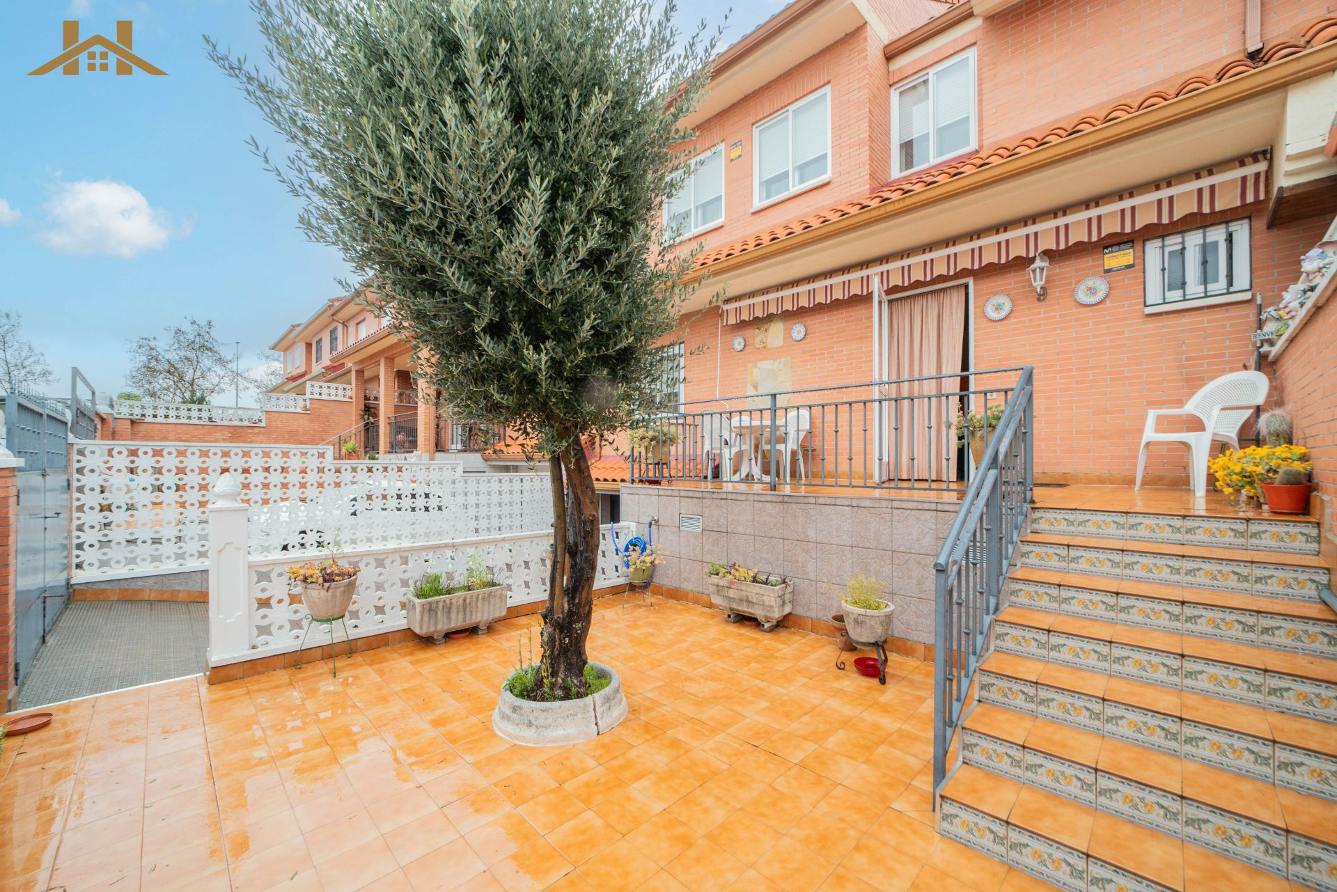 Vista exterior de Casa adosada en venda en Navalcarnero amb Calefacció, Jardí privat i Terrassa
