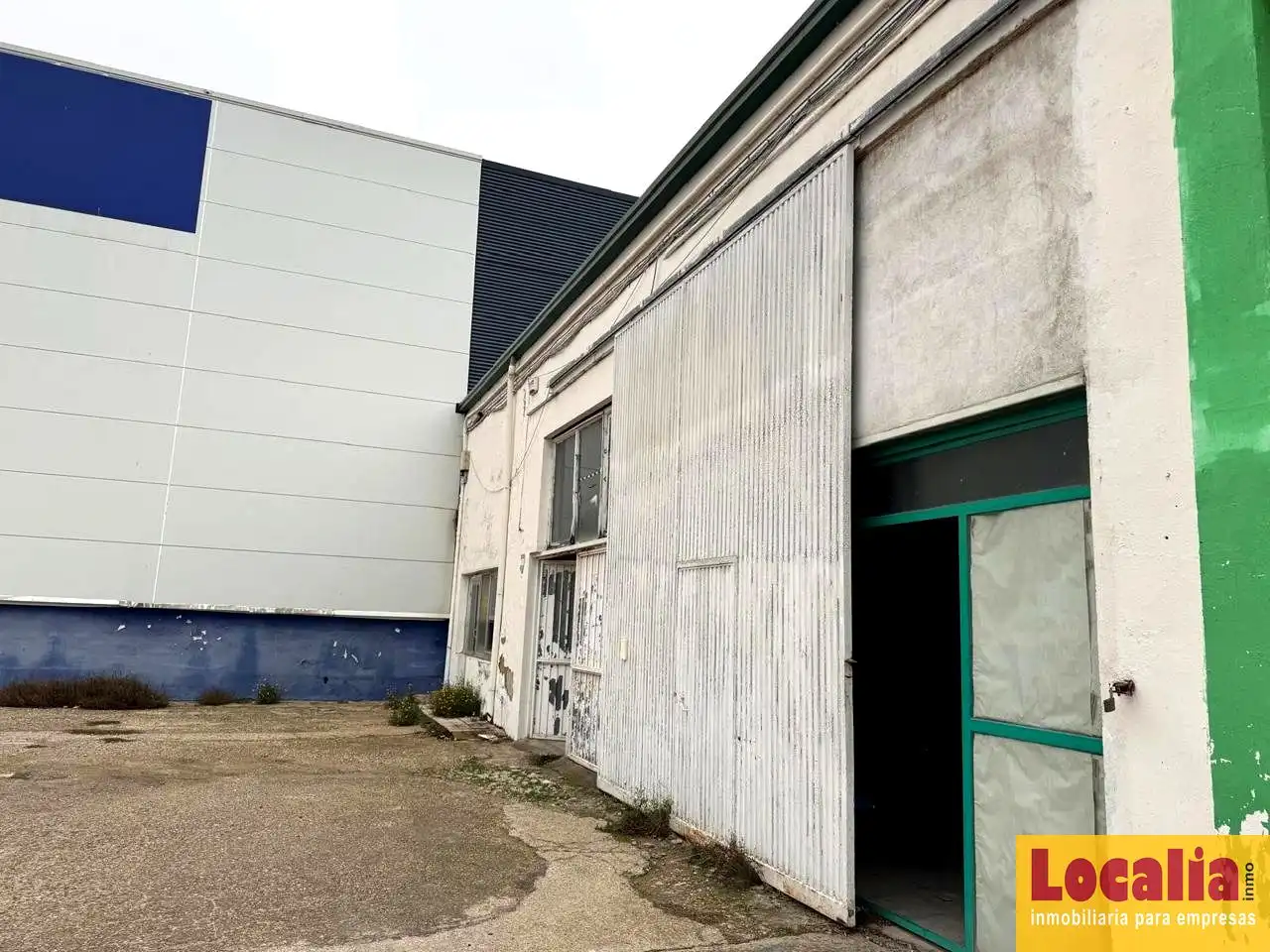 Vista exterior de Nave industrial en venta en Palencia