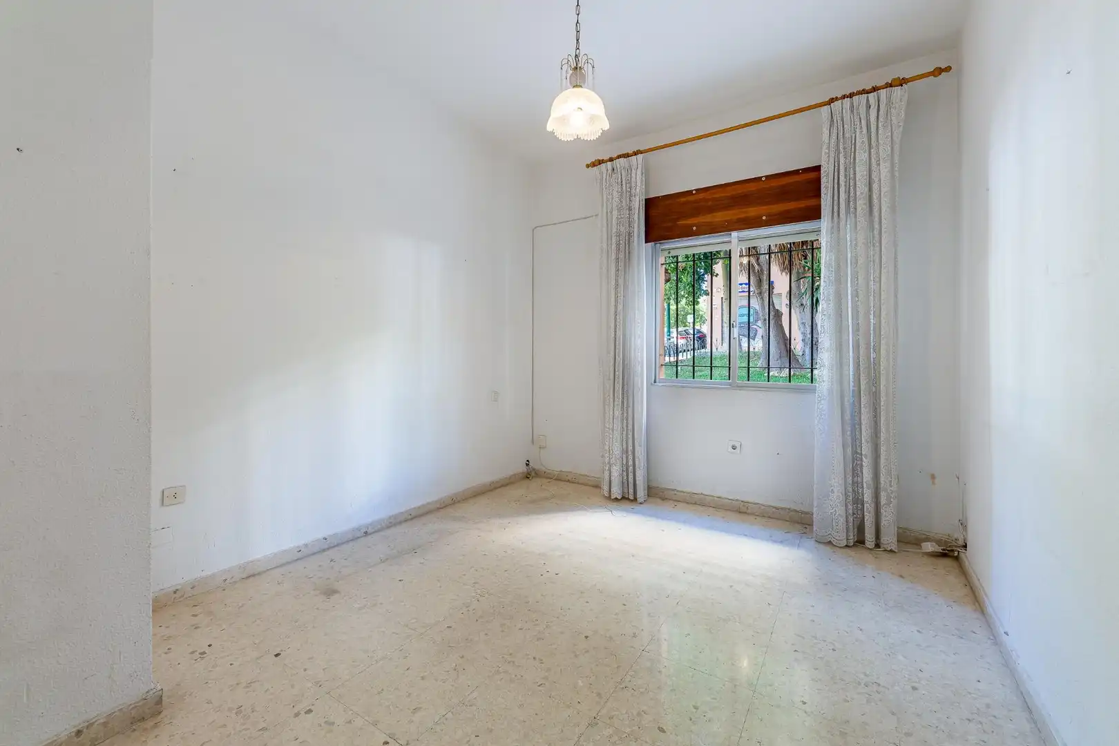Dormitori de Planta baixa en venda en Málaga amb Jardí privat